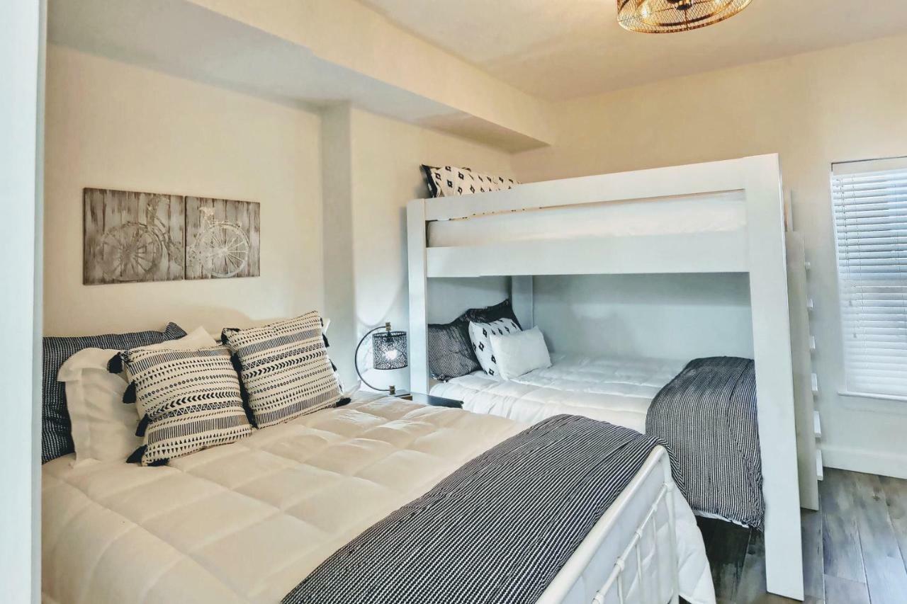 Barefoot Bliss - Beachfront Condo - Sleeps 12 Панама Сити Бийч Екстериор снимка